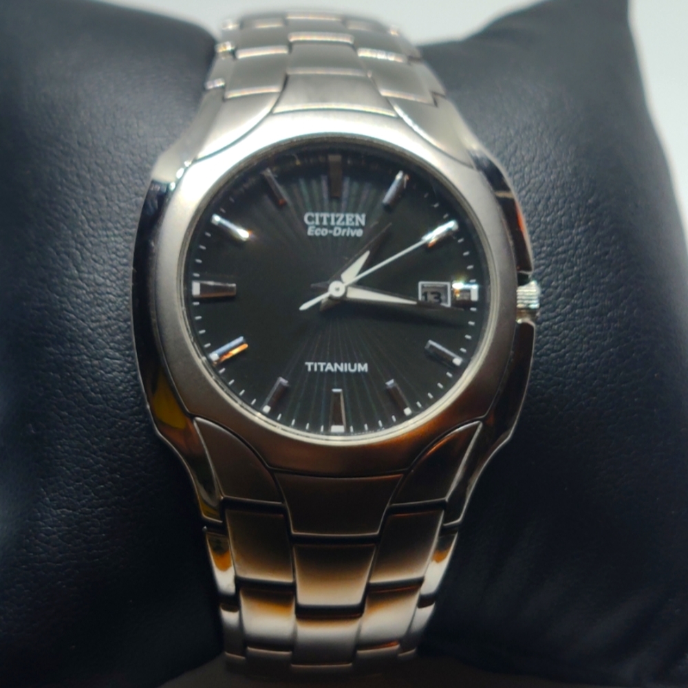 Mens Citizen Eco-Drive Titanium Calendar Slim Line